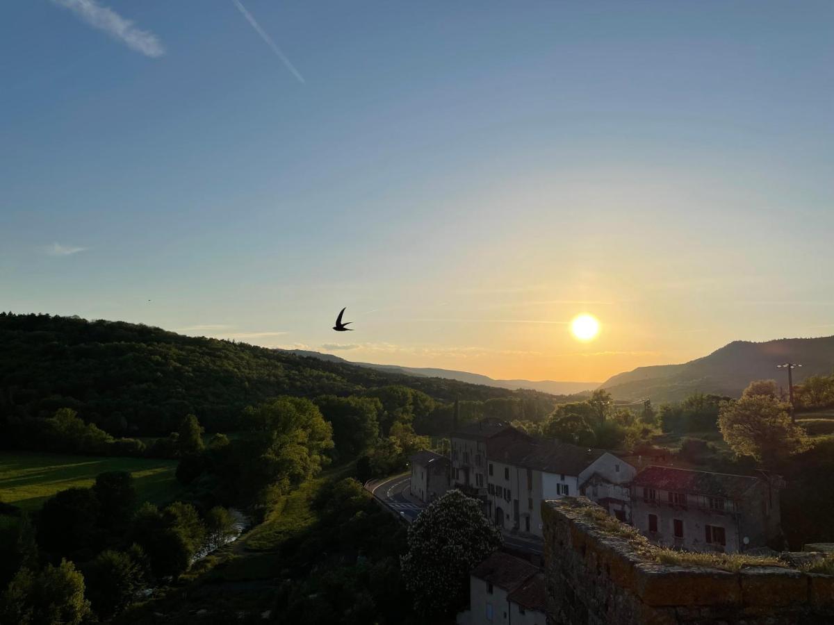 Chateau De Latour Sur Sorgue Marnhagues-et-Latour Bagian luar foto